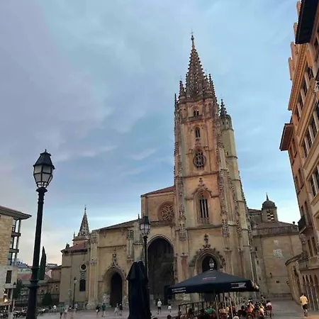 アパート La Mejor Ubicacion En Oviedo. Casco Historico. オビエド